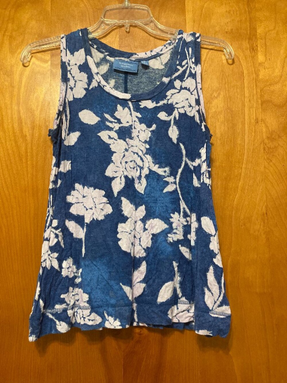 Vera Wang blue and white floral scoop-neck tank M